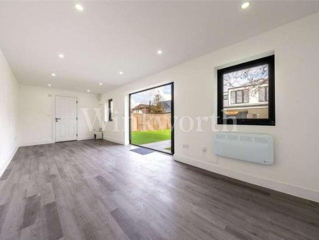 House for sale in Golders Green, Greater London