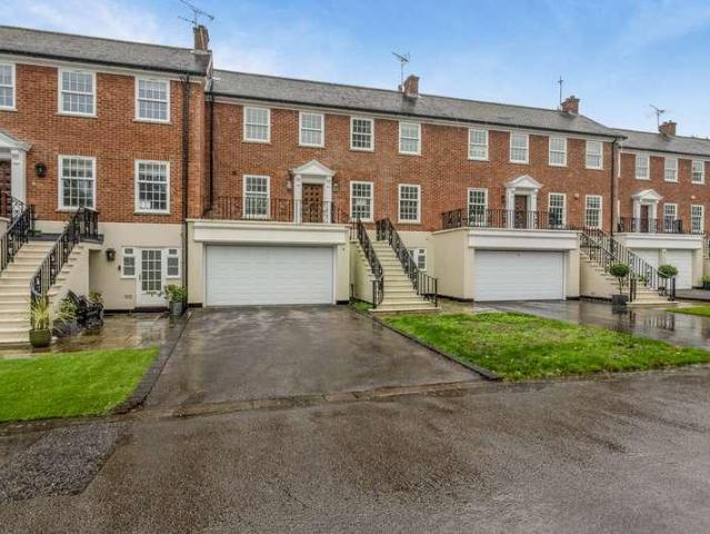 House for sale in Windlesham, Surrey Heath
