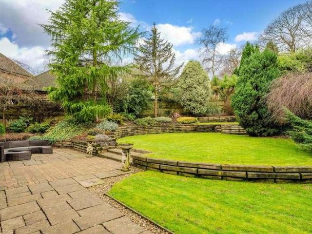House for sale in Hillview, Surrey