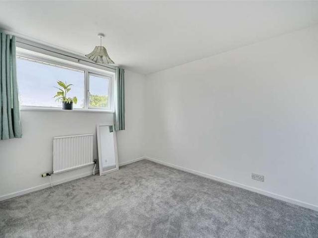 House for sale in Caversham Park Village, Reading