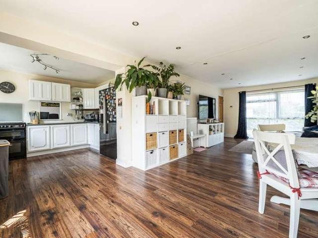 House for sale in Woodley