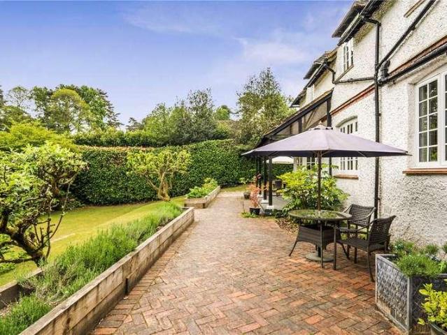House for sale in Fole, Surrey