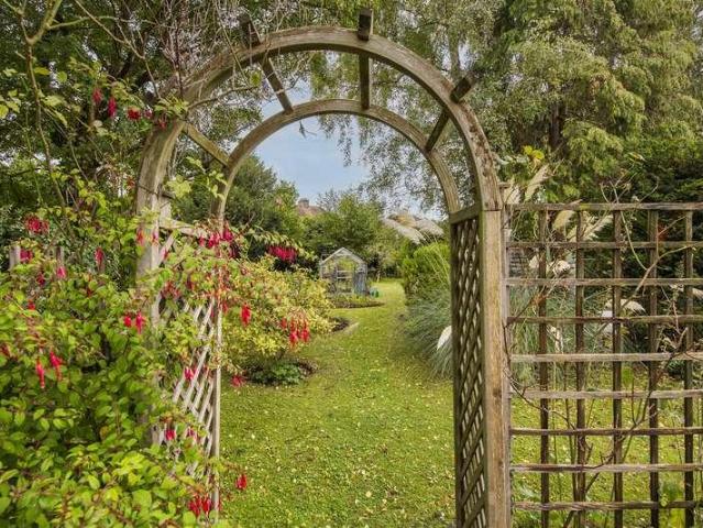 House for sale in The Butts, Kent