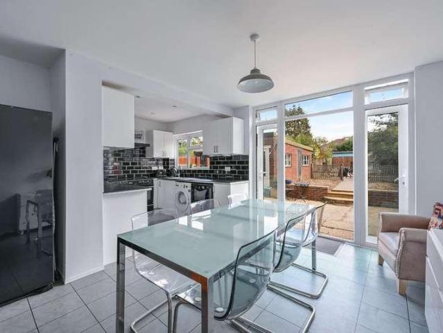 House for sale in Stoneleigh, Ewell
