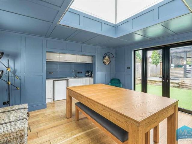 House for sale in Winchmore Hill, Edmonton
