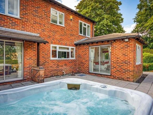 House for sale in Kedleston, East Midlands