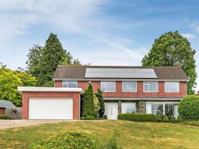 House for sale in Oxted, Hillview