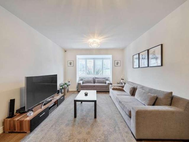 House for sale in Batchworth, Hertfordshire