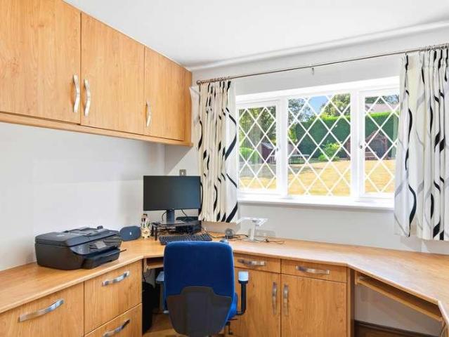 House for sale in Bromsgrove, Worcestershire
