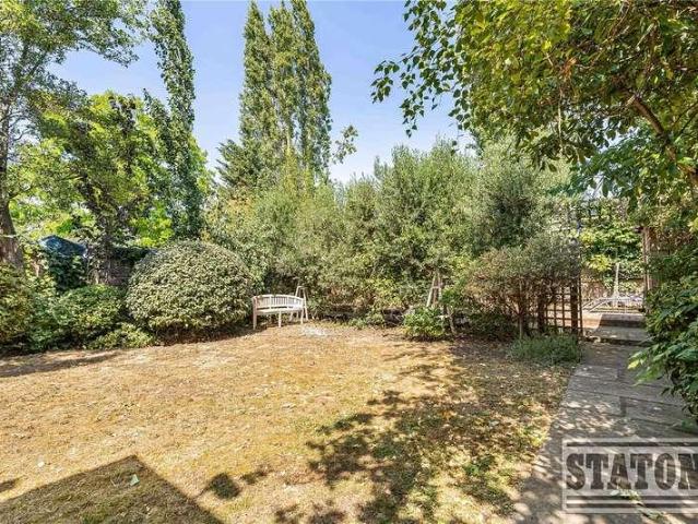 House for sale in Greater London