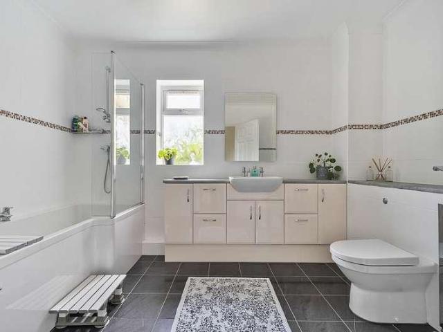 House for sale in Fole, Surrey