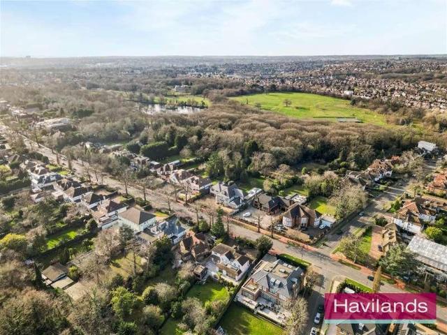 House for sale in Winchmore Hill, Greater London