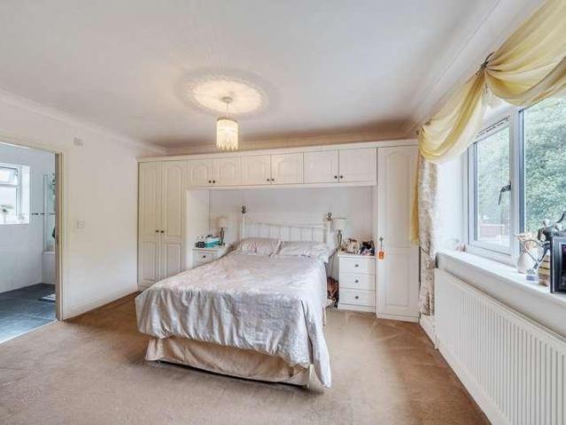 House for sale in Harrow Weald, Greater London