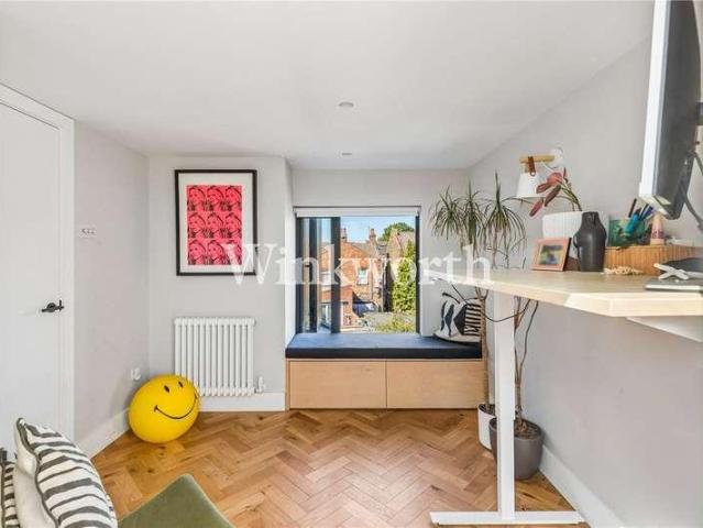 House for sale in Greater London