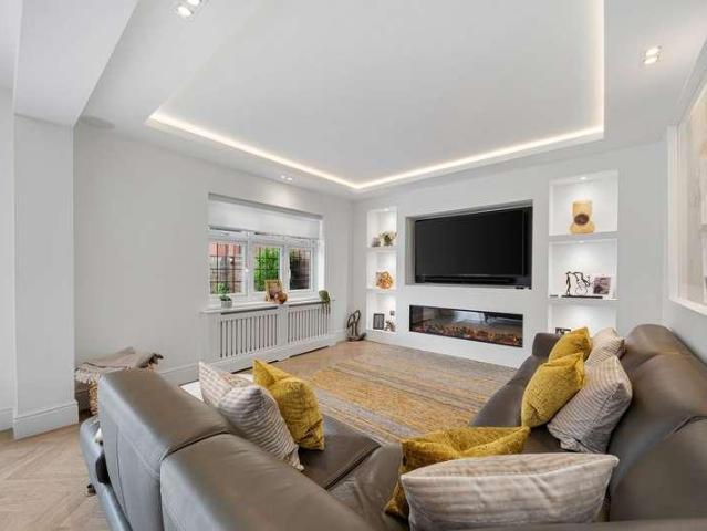 House for sale in Lunts Heath, Widnes