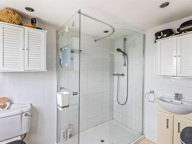 House for sale in London Borough of Merton, Merton Park