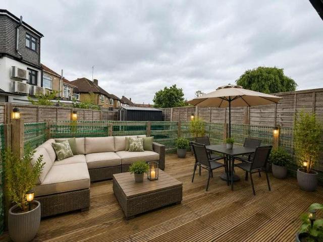 House for sale in Broadfields, Greater London