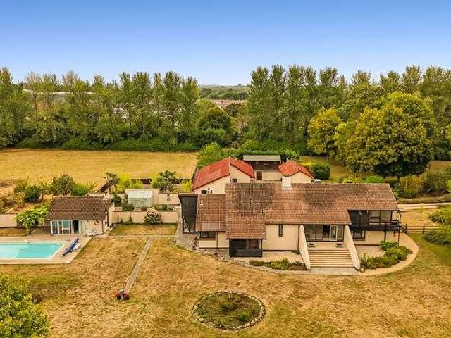 House for sale in Pucklechurch, South Gloucestershire