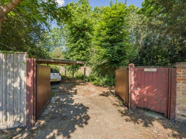 House for sale in Uxbridge, Hillingdon