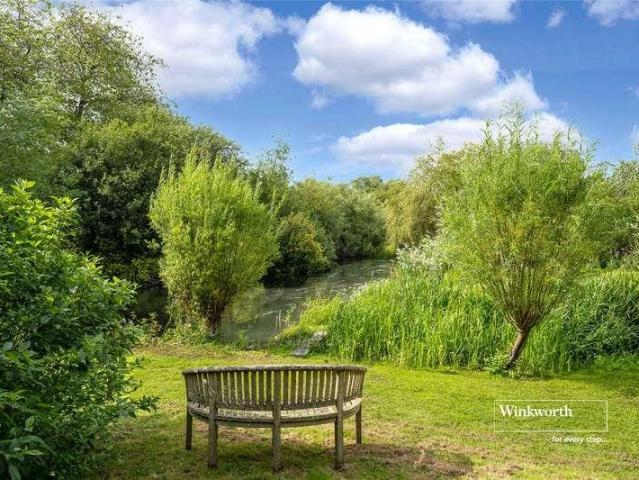 House for sale in Burton and Winkton