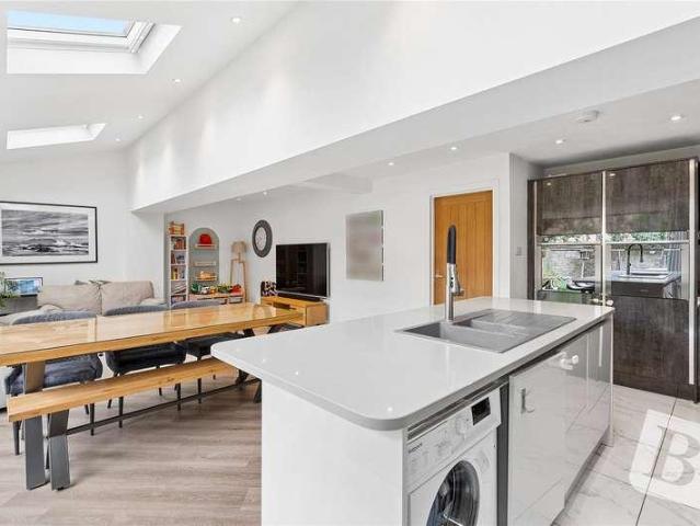 House for sale in Kelvedon Hatch, Brentwood