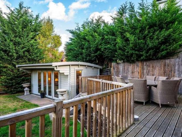 House for sale in Pachesham Park, Surrey