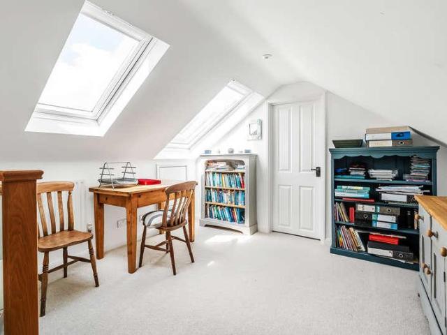 House for sale in Hillview, Surrey