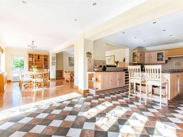 House for sale in Cockfosters, Greater London
