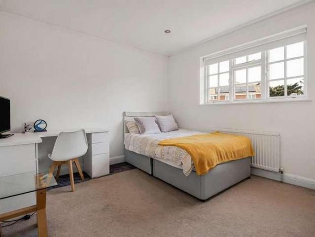 House for sale in Cockfosters, Greater London