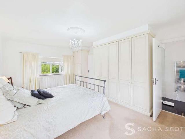 House for sale in Greater London