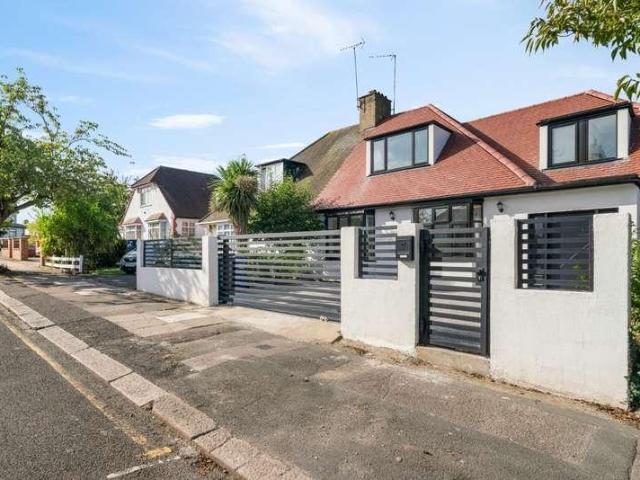 House for sale in Golders Green, Greater London