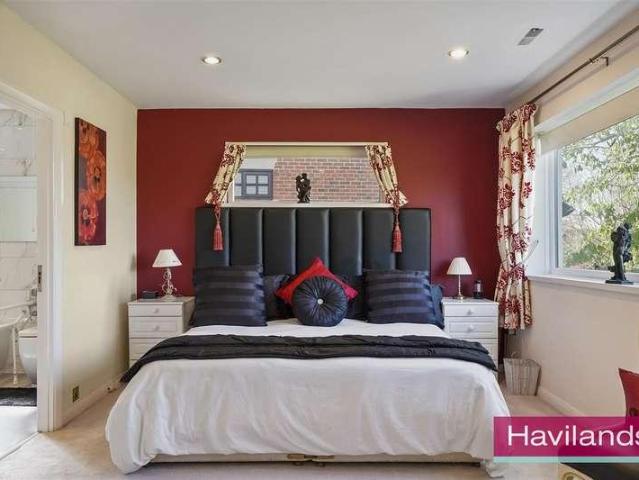 House for sale in Cockfosters, Greater London