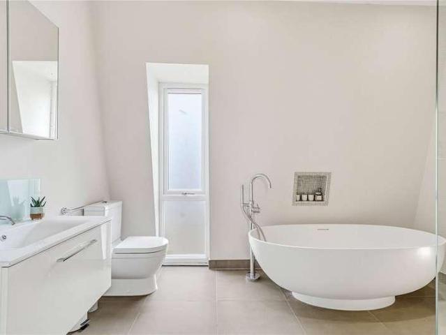 House for sale in Clapham Junction, Greater London