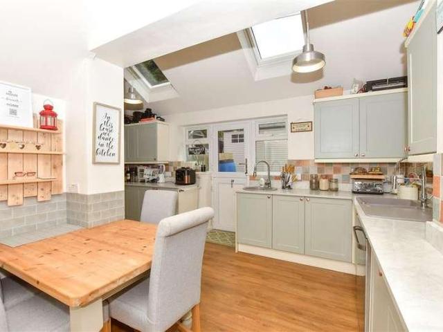 House for sale in Folkestone, Peene