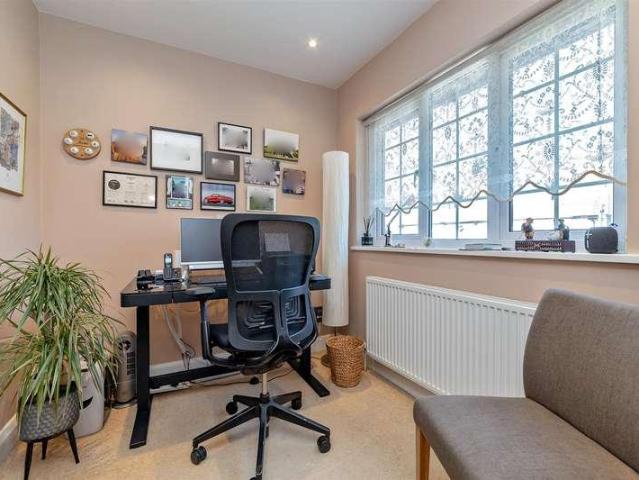 House for sale in Connaught Park, Bushey