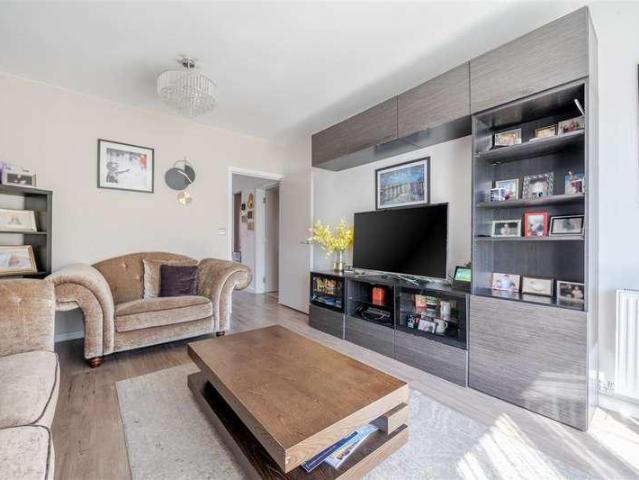 House for sale in High Barnet, Greater London