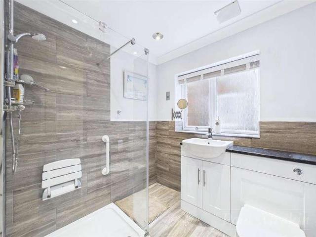 House for sale in London Borough of Croydon, Sanderstead