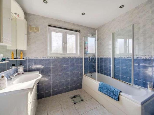 House for sale in Little Stanmore, Greater London