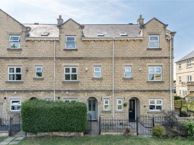 House for sale in Drighlington, Adwalton