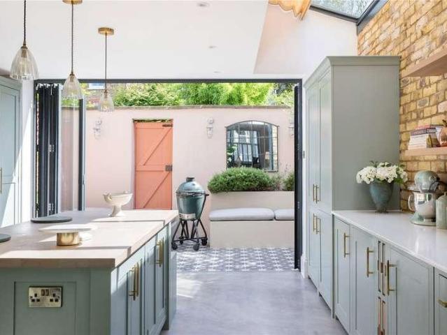 House for sale in Clapham Junction, Greater London