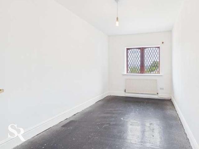House for sale in Hockerley, Charlesworth