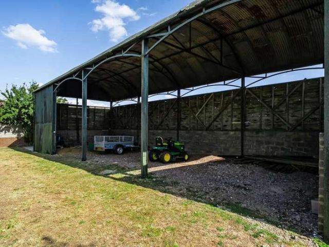 House for sale in Keevil