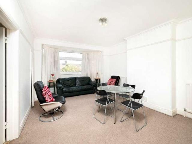 House for sale in Childs Hill, Greater London