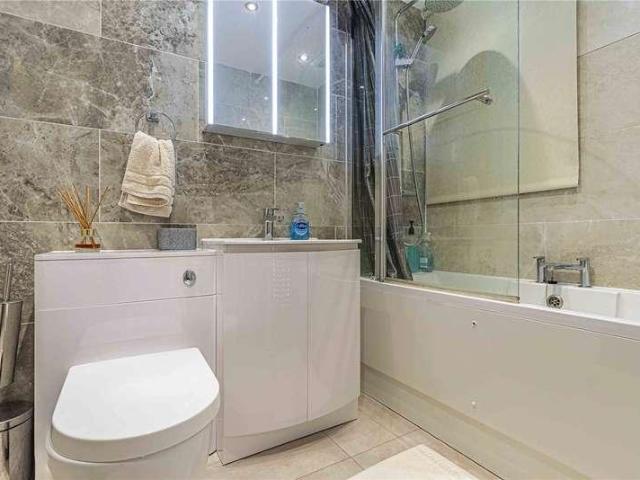 House for sale in Elstree and Borehamwood, Borehamwood