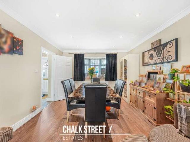 House for sale in South Hornchurch, Greater London