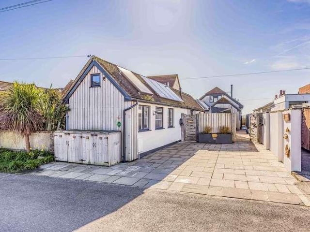 House for sale in Littlecote, West Sussex