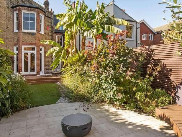 House for sale in Tulse Hill, Greater London