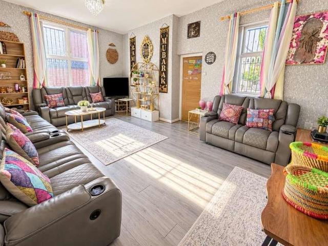 House for sale in Dixons Green, West Midlands