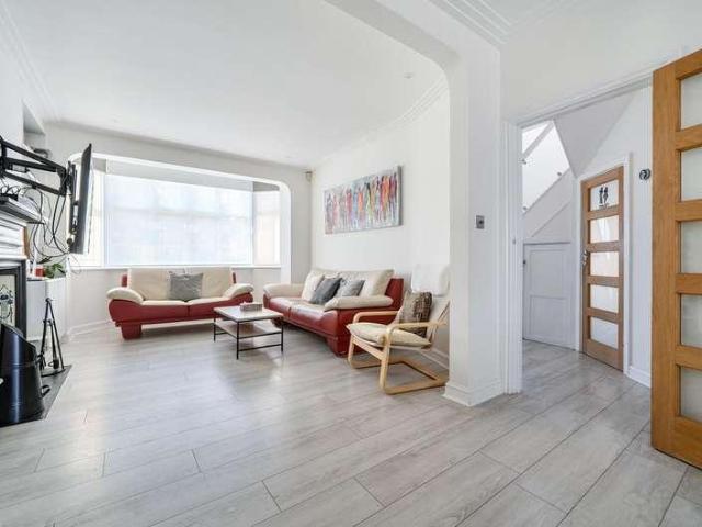House for sale in West Finchley, Greater London