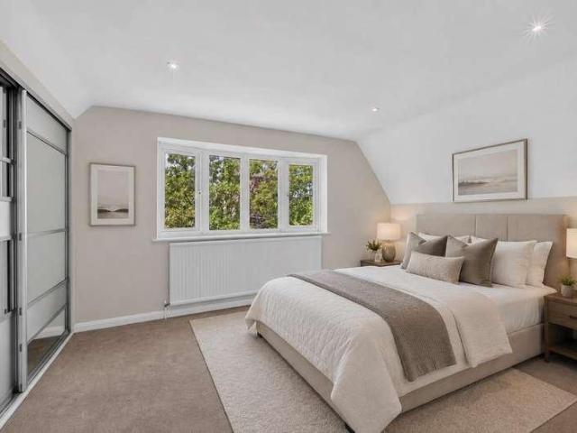 House for sale in London Borough of Merton, Raynes Park